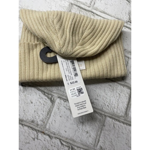 Adidas Women 4 INCH CUFF FOLD BEANIEALUMINA BEIGE/WHITE New With Tags - Picture 3 of 3